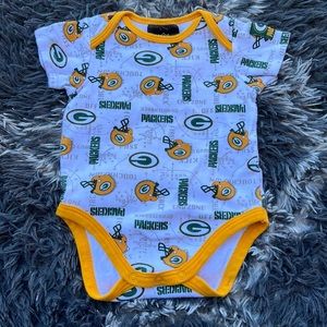 Green Bay packers baby onesie. Size 0-3M